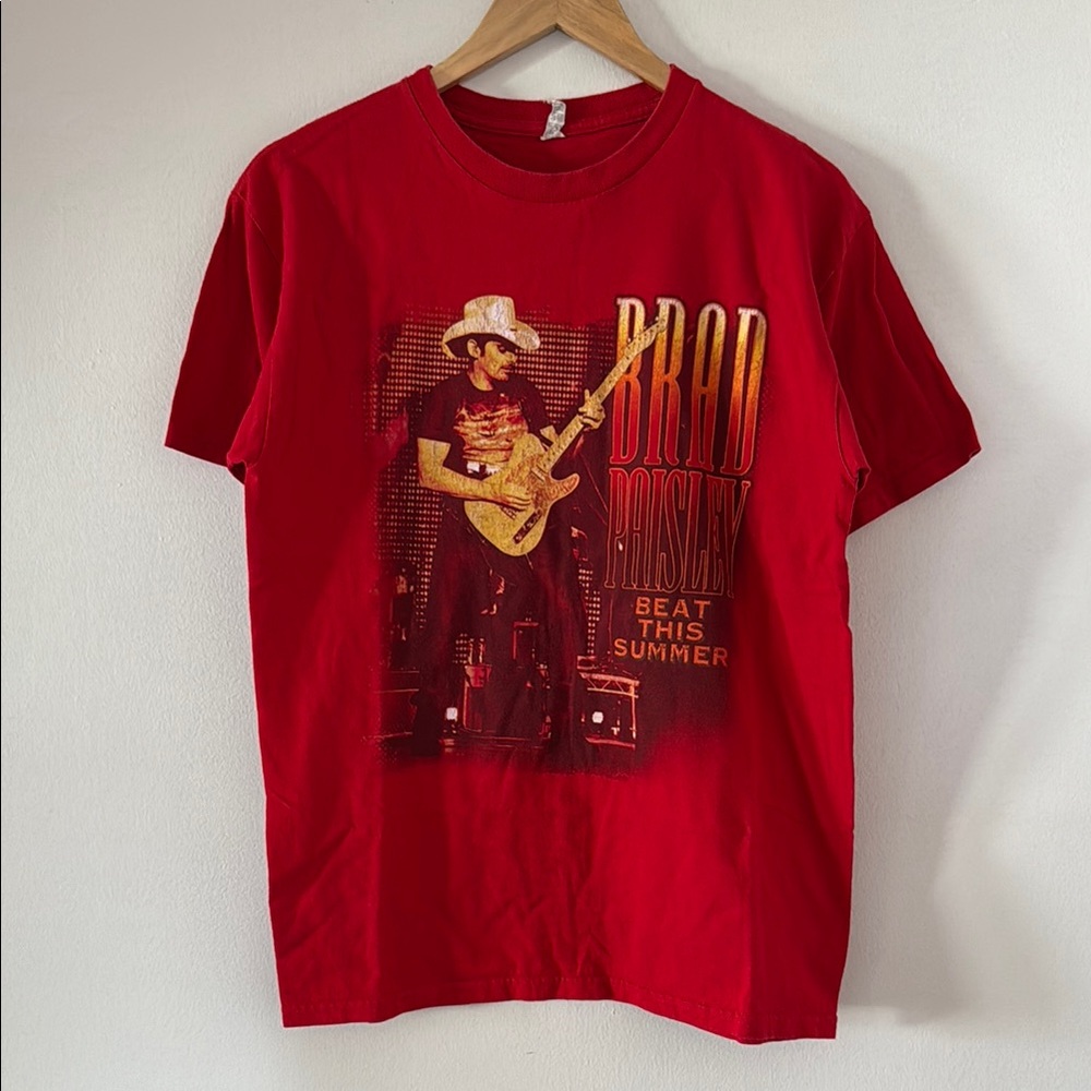 Brad Paisley T-Shirt / Beat This Summer 2013 Tour / Medium